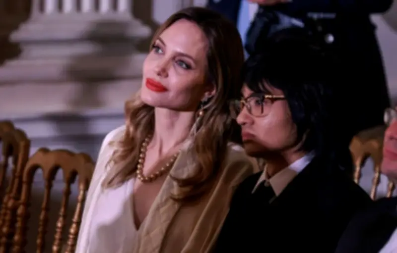 Maddox Jolie-Pitt abandonne officiellement le nom de son père