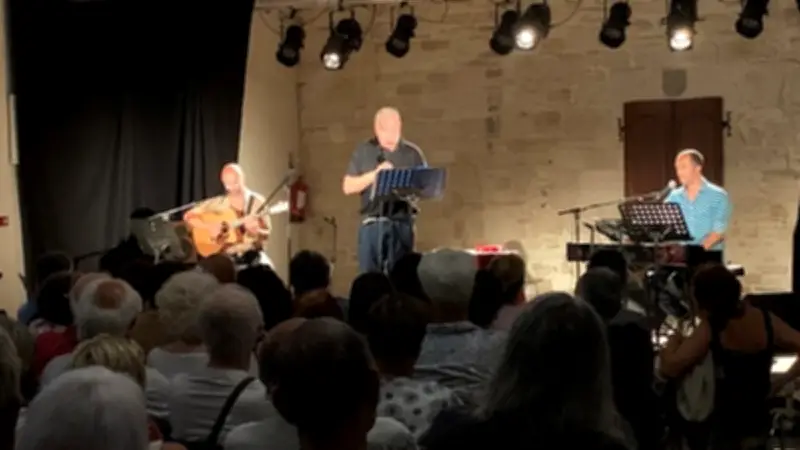 Magyd Cherfi en concert et dédicace à Barjac : une soirée mémorable