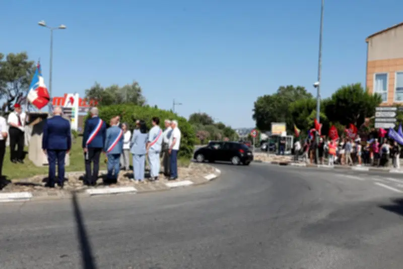 Manifestants perturbent une cérémonie de la mairie RN à Six-Fours