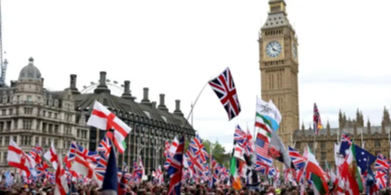 Manifestation d'extrême droite à Londres : des dizaines de milliers de personnes rassemblées