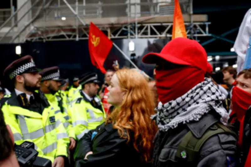 Manifs à Londres: 60 000 anti-immigration, 20 000 propalestiniens