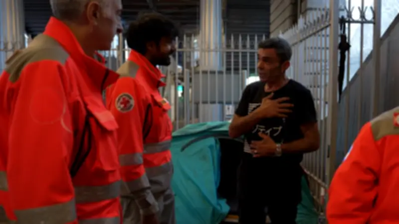 Maraude avec Jean-David, bénévole à la Croix-Rouge : créer du lien avec les précaires