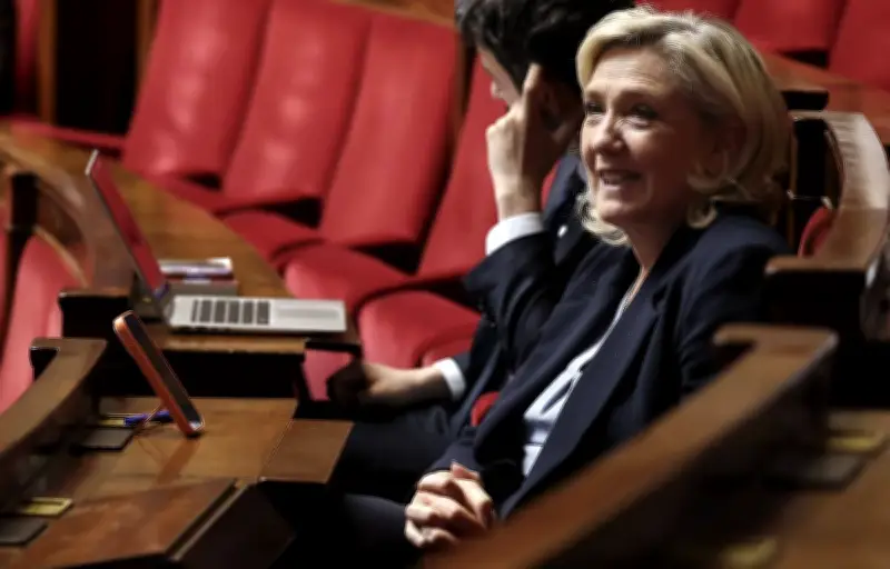 Marine Le Pen confirme sa candidature malgré le procès des assistants RN