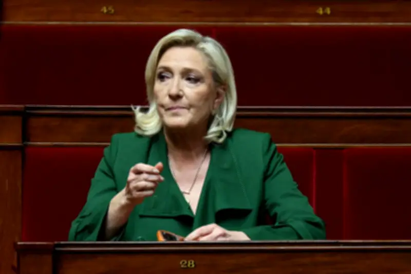 Marine Le Pen défend Patrick Bruel : « C’est condamner à la mort professionnelle »