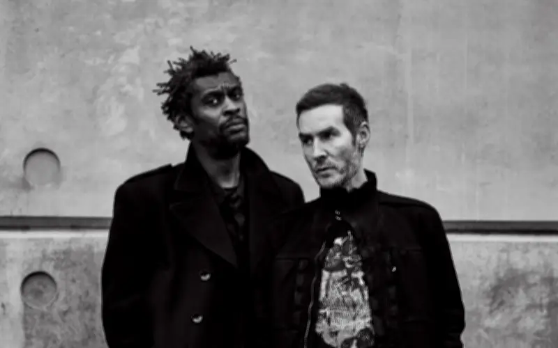 Massive Attack et Tom Waits : alliance explosive avec "Boots on the Ground"