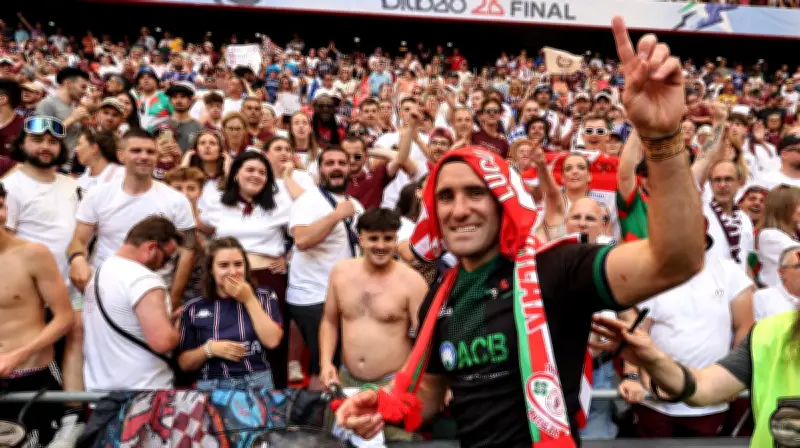 Maxime Lucu, capitaine de l'UBB, savoure son titre à Bilbao devant sa famille