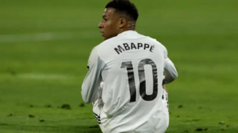 Mbappé absent du Clasico : polémique et tensions à un mois du Mondial