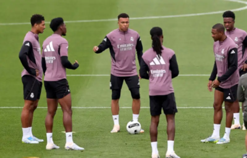 Mbappé absent du Clasico, tensions au Real Madrid