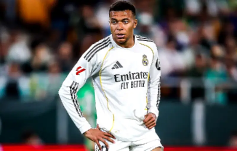 Mbappé attaque le RN, Bardella réplique sur le football