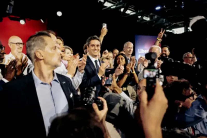 Meeting d'Attal : emphase et émotion pour son premier discours de candidat
