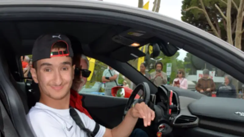 Meeting Ferrari à La Grande-Motte : 20e édition solidaire et baptêmes prisés
