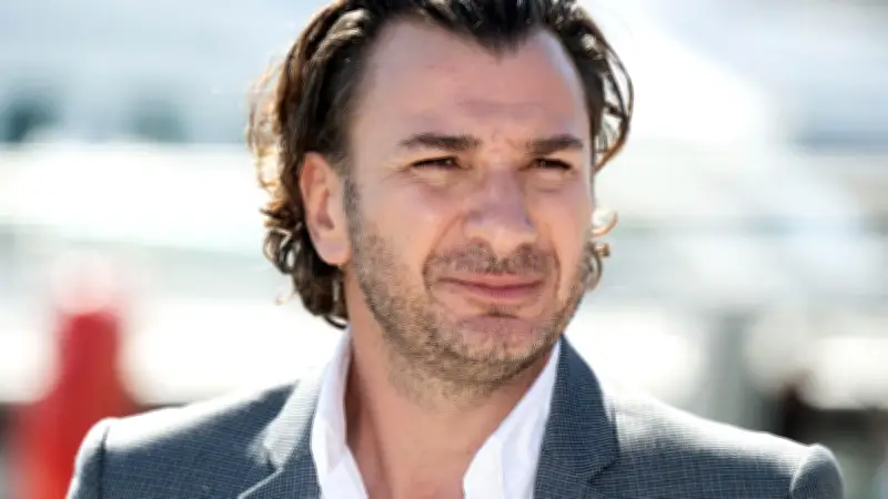 Michaël Youn raconte son home-jacking : madeleines et cagoulés