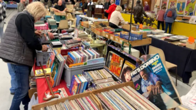 À Millau, la Bourse des collectionneurs célèbre la passion des objets rares