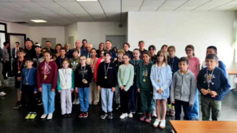 Millau : la police municipale récompense 27 jeunes cyclistes pour leur sécurité routière