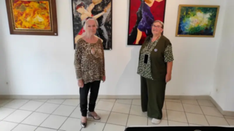 Mireille Hermann expose ses œuvres à la cire à Vias