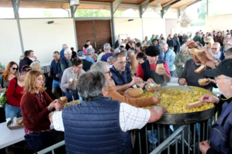 Monbazillac : l'omelette à l'aillet fête ses 36 ans sous la halle