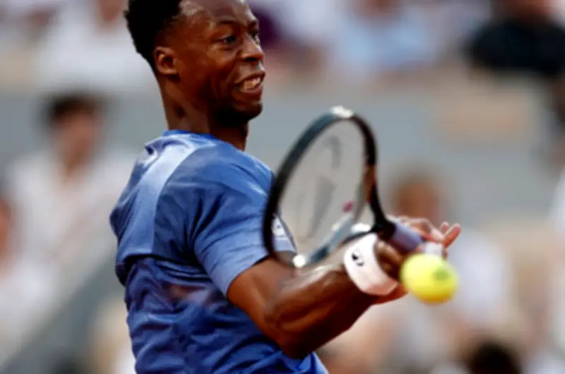 Monfils battu pour son dernier Roland-Garros au terme d'une bataille en cinq sets