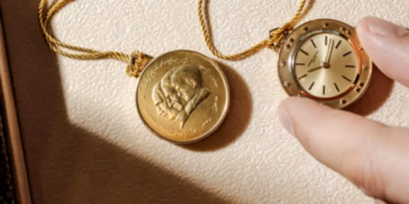 Montres de luxe du dernier shah d'Iran aux enchères