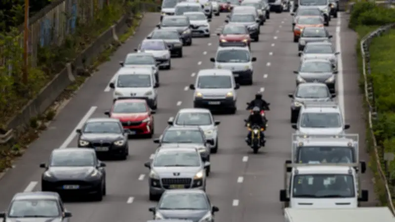 Mortellement percuté sur l'A86 en fuyant un contrôle de police