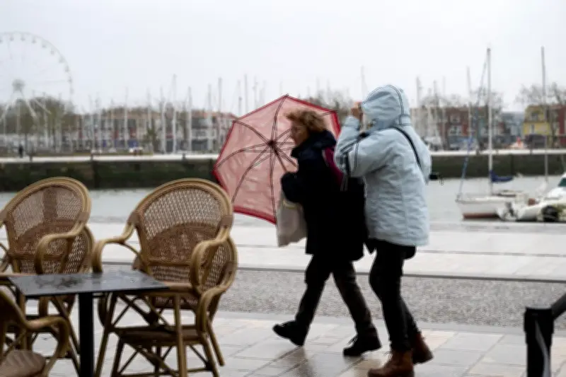 Météo de mai : goutte froide apporte pluies et fraîcheur jusqu'au 8 mai