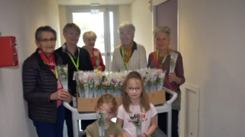 Muguet offert aux résidants de l'hôpital Fanny-Ramadier à Saint-Chély-d'Apcher