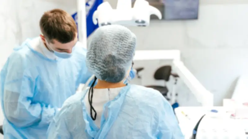 Nantes : des dentistes mis à pied pour avoir refusé d'imposer des implants chinois