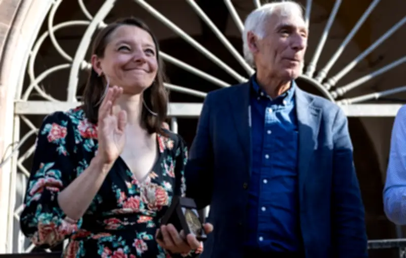 Nantes retire les portraits de Jacques Paris et Cécile Kohler après leur libération
