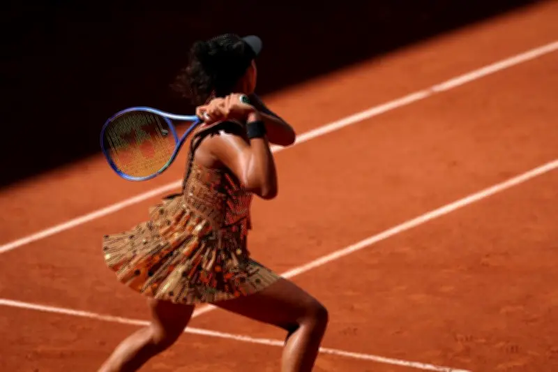 Naomi Osaka en robe haute couture : une menace pour le tennis ?