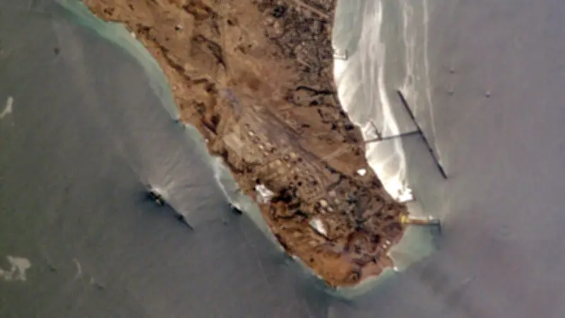 Nappe de pétrole géante au large de l'île iranienne de Kharg