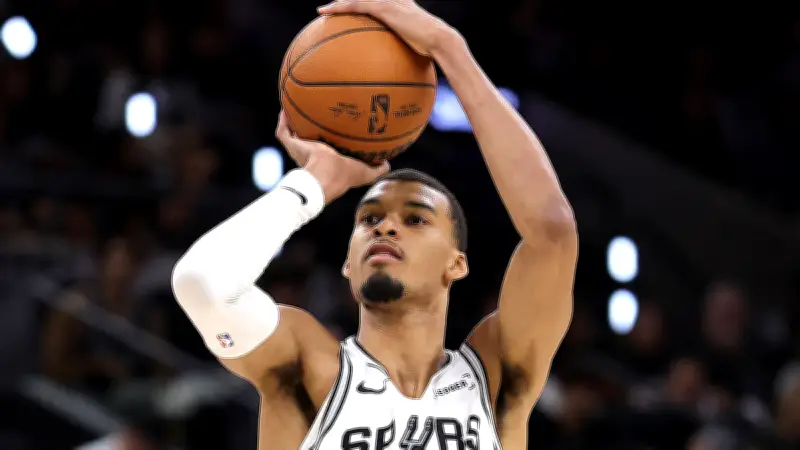 NBA : le panier fou de Wembanyama au buzzer depuis la ligne médiane