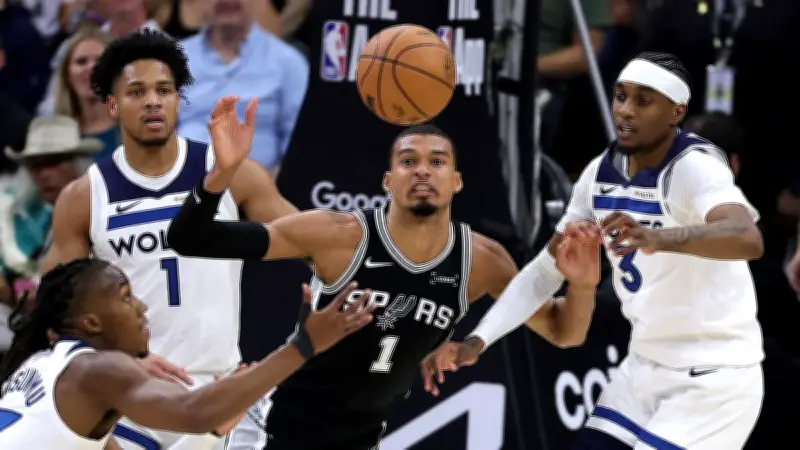 NBA : Wembanyama (27 pts) porte les Spurs face à Minnesota en playoffs