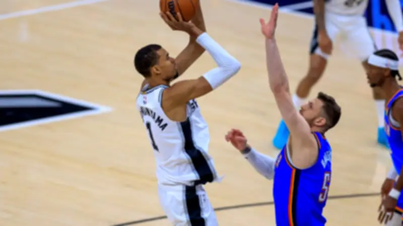 NBA : Wembanyama et les Spurs écrasent le Thunder et égalisent à 2-2