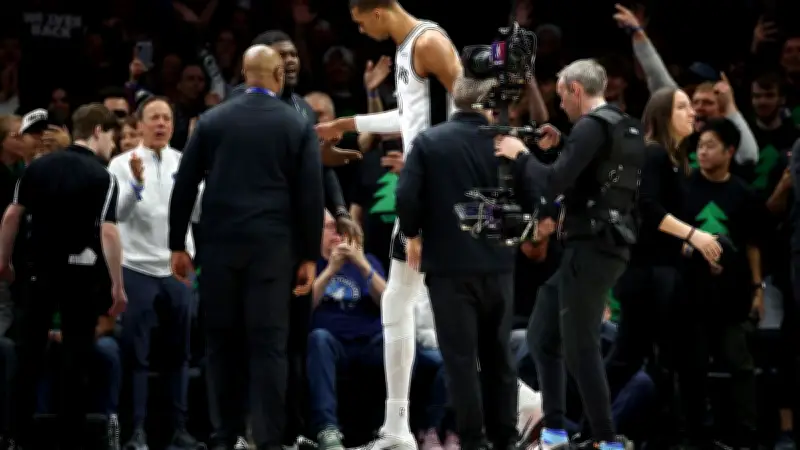 NBA : Wembanyama exclu après un coup de coude, les Spurs perdent