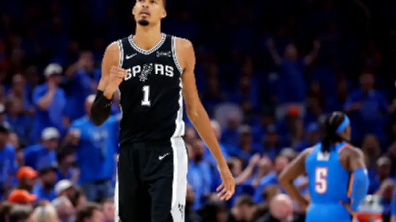 NBA : Wembanyama, prostré lors du trophée de MVP, explose contre le Thunder