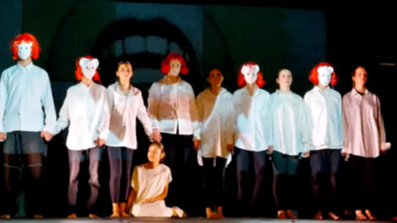 Nébian : Alice revient au pays des merveilles, un spectacle enchanteur