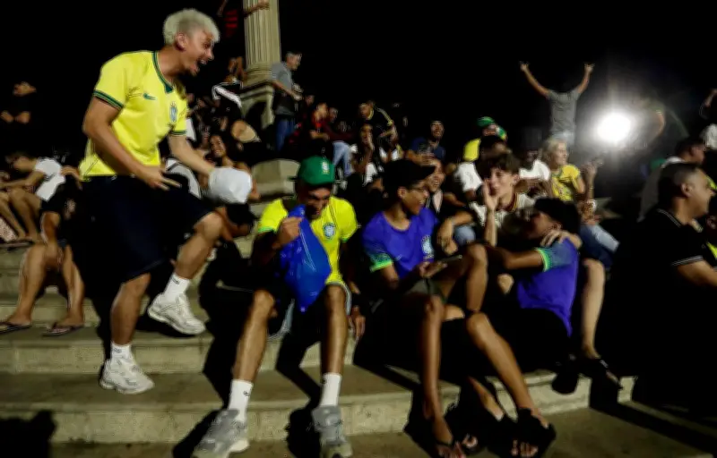 Neymar sélectionné pour le Mondial : l'explosion de joie au Brésil