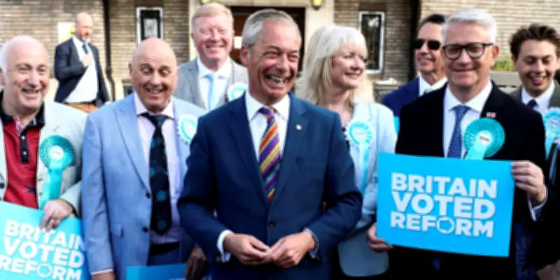 Nigel Farage triomphe aux locales britanniques : une démocratie en crise