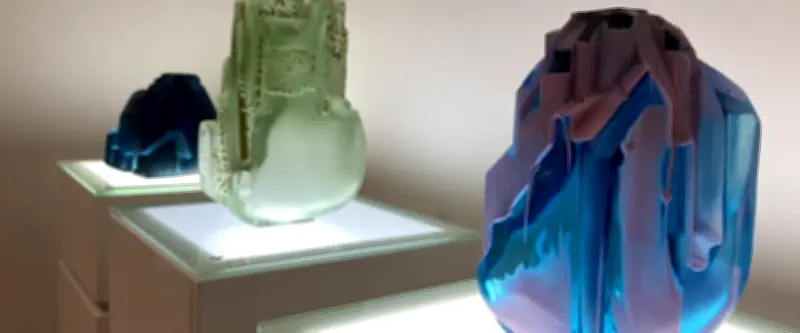 À Nîmes, le verrier Xavier Le Normand expose ses œuvres sculptées comme des pierres précieuses