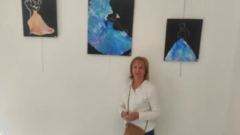 Noemat expose ses œuvres vibrantes à la galerie André-Malraux
