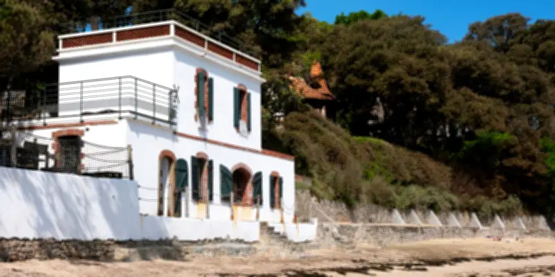 À Noirmoutier, la lutte des propriétaires pour sauver leur villa de la mer