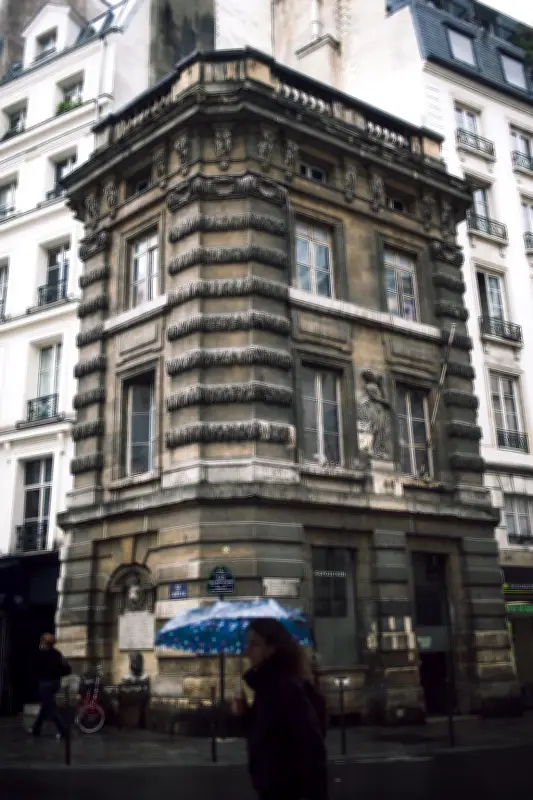 Non à l'expulsion des artistes du squat légal Latour111 à Paris