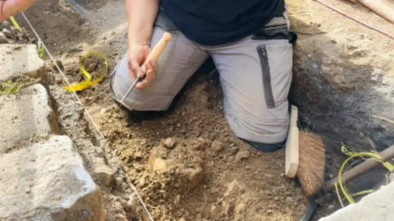 Nouvelles découvertes archéologiques sous le parvis de l'abbaye de Saint-Thibéry