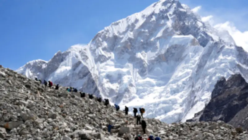 Népal : Kami Rita et Lhakpa Sherpa battent des records sur l'Everest