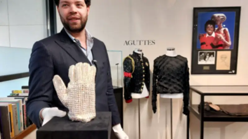 Objets de Michael Jackson : vente aux enchères unique à Neuilly
