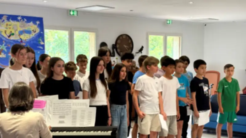 Odyssée revisitée : les collégiens chantent pour les aînés à La Palmeraie