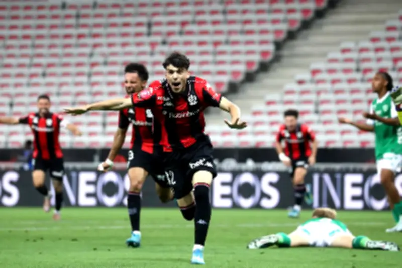 OGC Nice arrache son maintien en Ligue 1 face à Saint-Étienne (4-1)