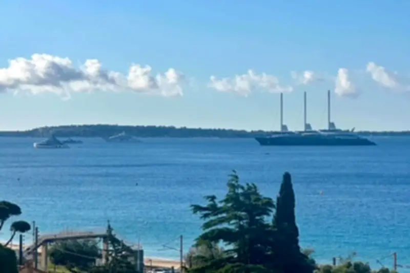 Orient Express Corinthia : le plus grand voilier du monde à Cannes
