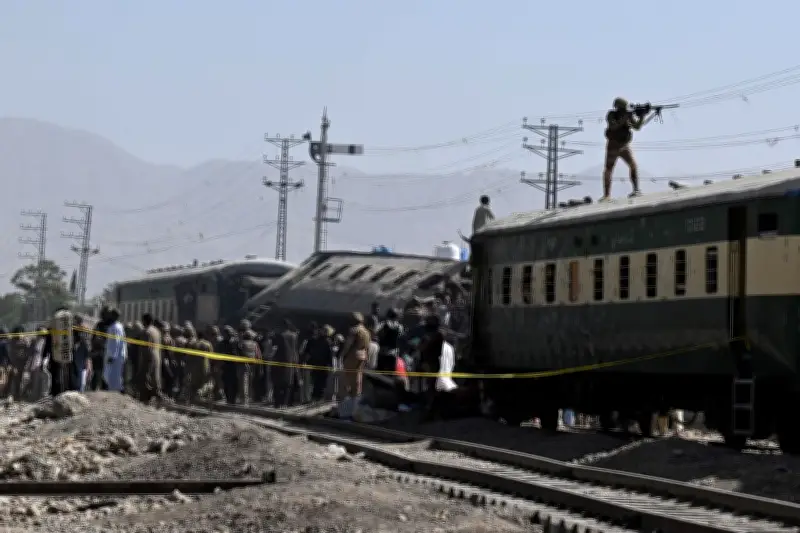 Pakistan : au moins 24 morts dans une attaque à l'explosif contre un train militaire