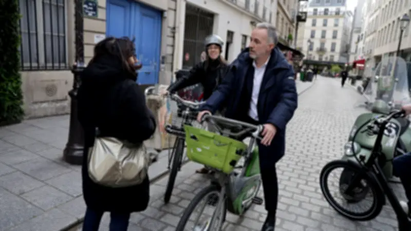 Paris : Grégoire veut une ville plus propre et sûre, l'opposition moque l'amnésie
