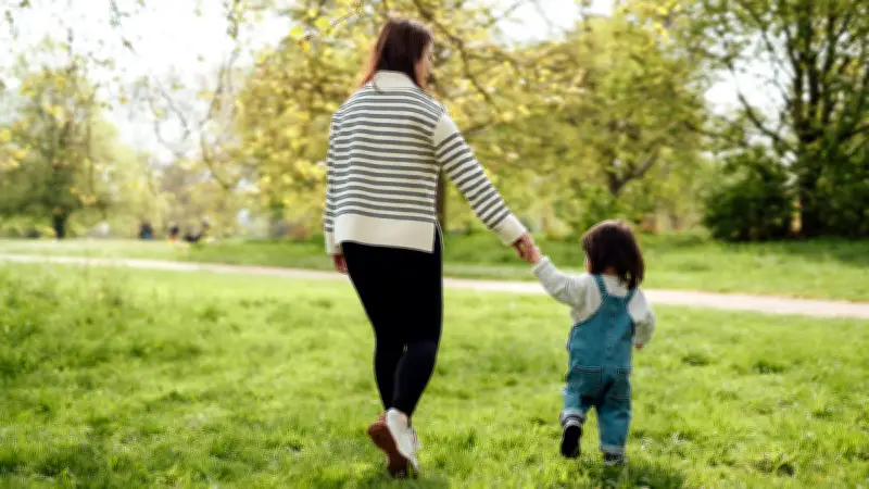 À Paris, la double vie des parents séparés entre fête et coquillettes